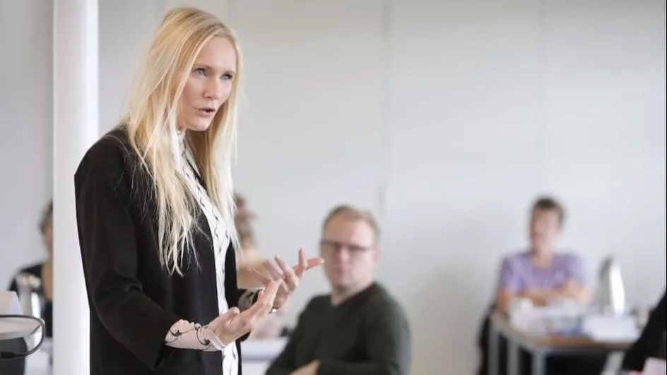 Malene Friis Andersen underviser i psykisk arbejdsmiljø 