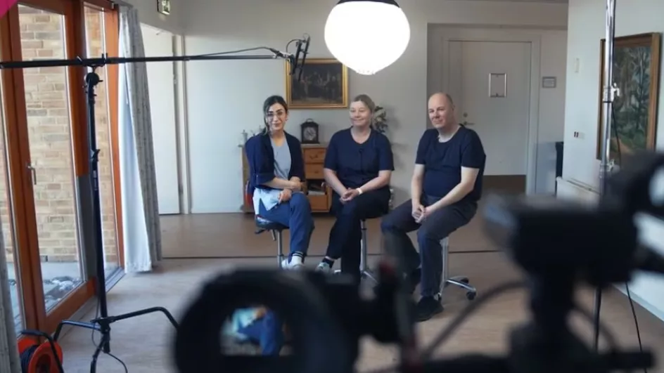 Tre social- og sundhedshjælpere foran kameraet