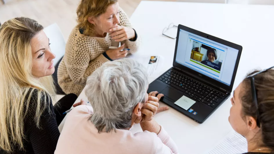 Plejecenter sender medarbejdere på e-kursus i demens
